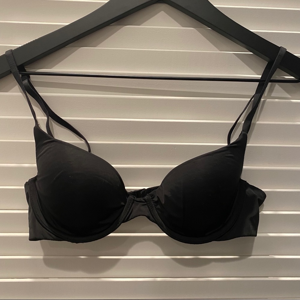 Victoria’s Secret 32B Black Bra